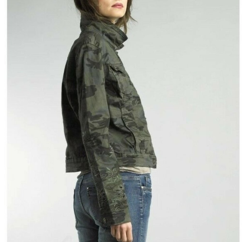 Tempo Paris Women's Large Camo Embellished Jacket